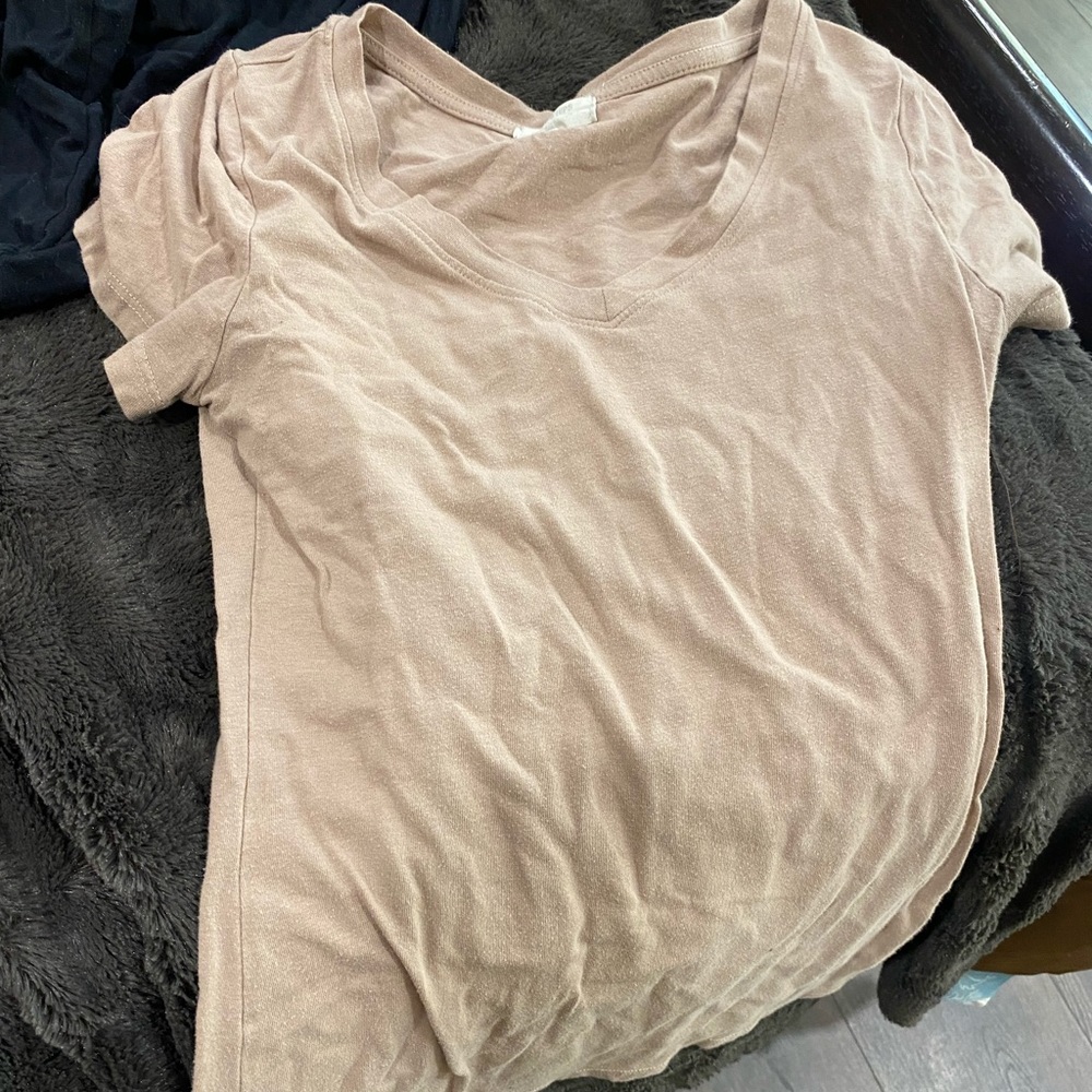 Two tshirts v neck